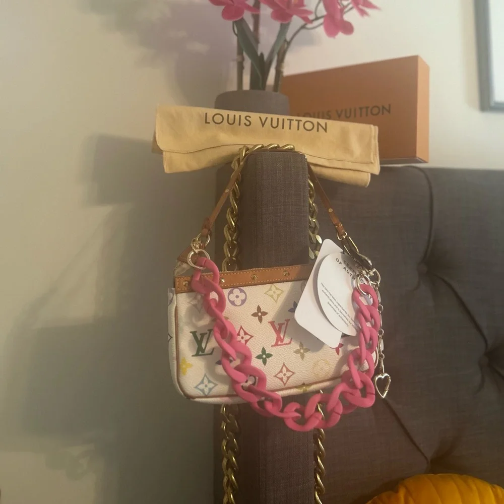 Louis Vuitton White Luxury Takashi Murakami Pochette - Picture 4 of 11